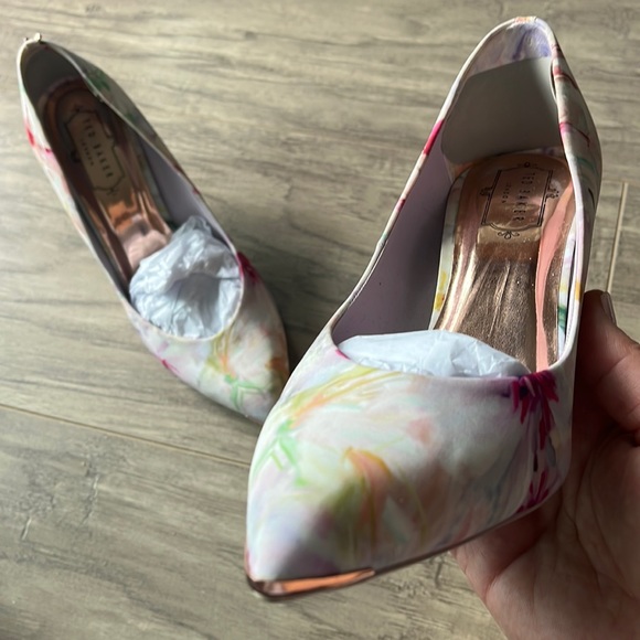 Ted Baker Floral Fabric Heels, Size 39, HP! - Picture 6 of 7